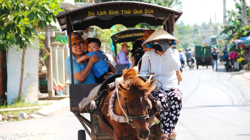 Phương tiện di chuyển truyền thống ở Bến Tre đã trở thành một điểm thu hút du lịch độc đáo, thu hút du khách gần xa khám phá vùng đất này.