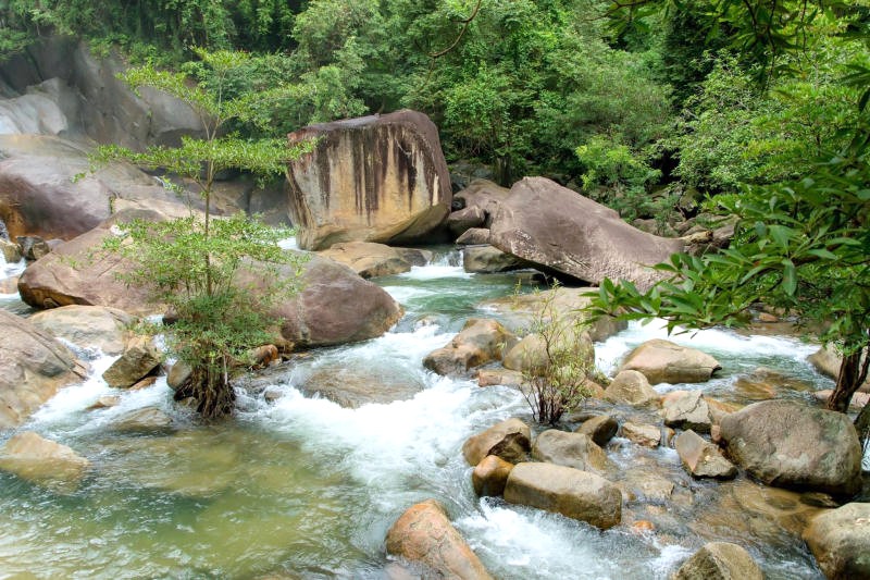 Truyền thuyết cảm động về tình yêu son sắt ẩn sau Thác Bà Tánh Linh.