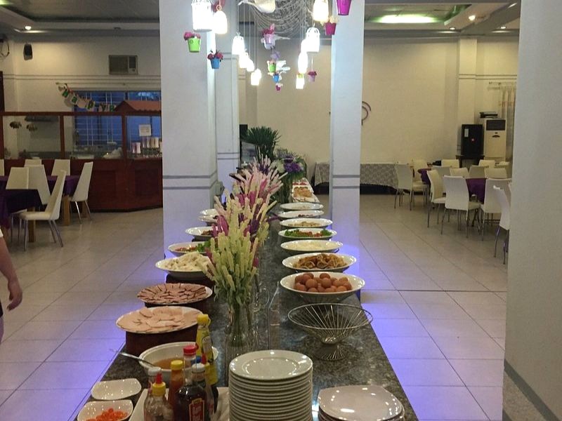 Buffet hấp dẫn, tha hồ lựa chọn!