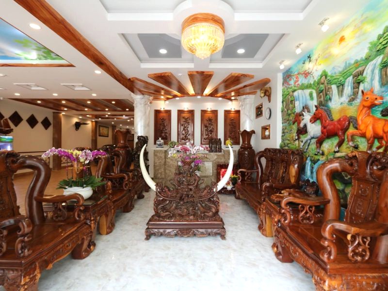 Hoàng gia sang trọng, Royal Hotel.