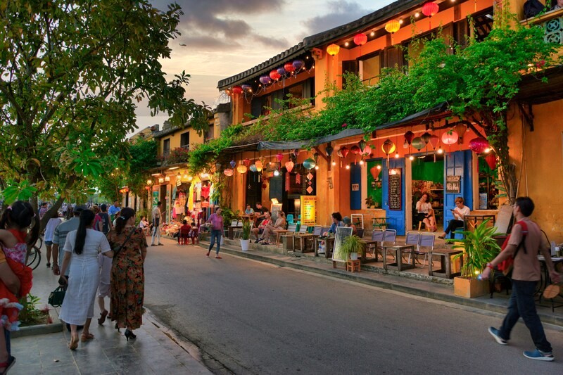 Hội An lên đèn, lung linh xiêu lòng. (Ảnh: allphoto bangkok)