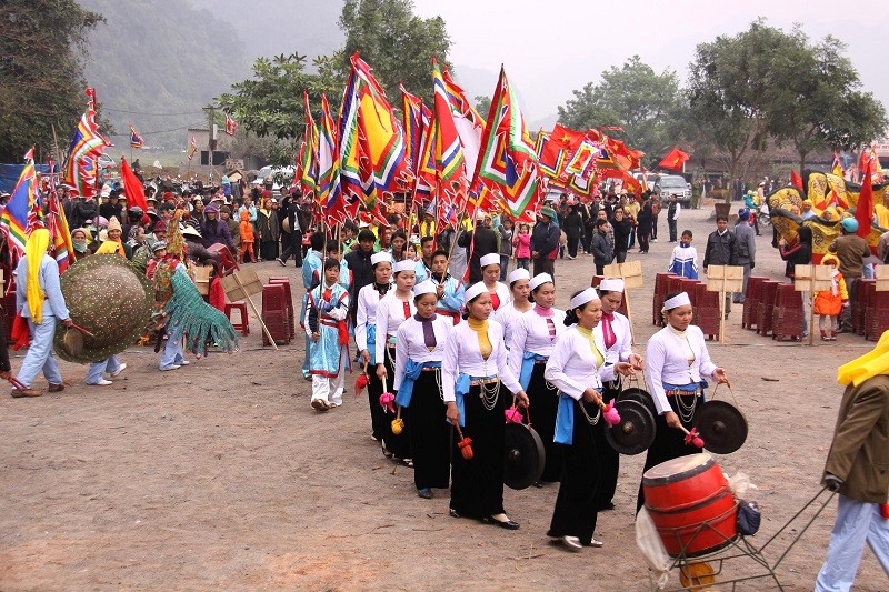 Chùa Tiên đông đúc nhất vào mùa lễ hội.