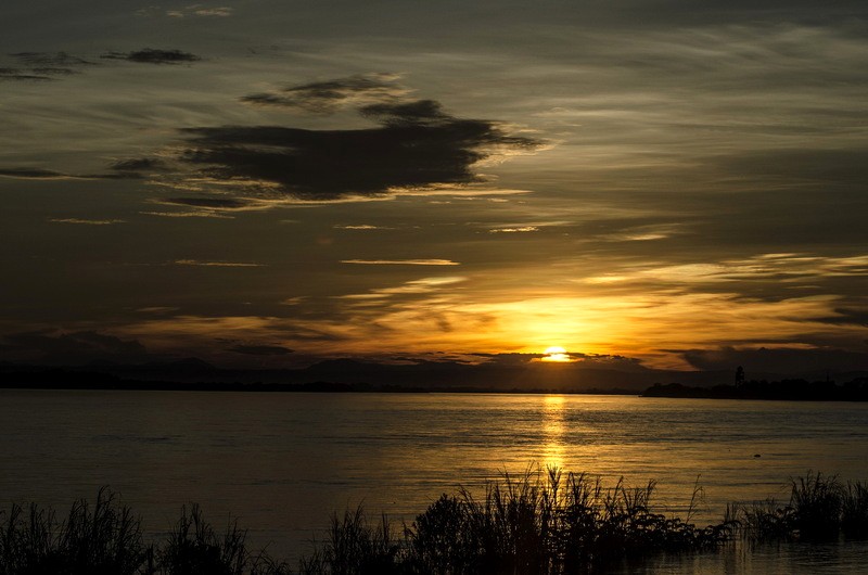 Hoàng hôn sông Mekong ngắn ngủi nhưng lưu giữ mãi trong tâm trí.