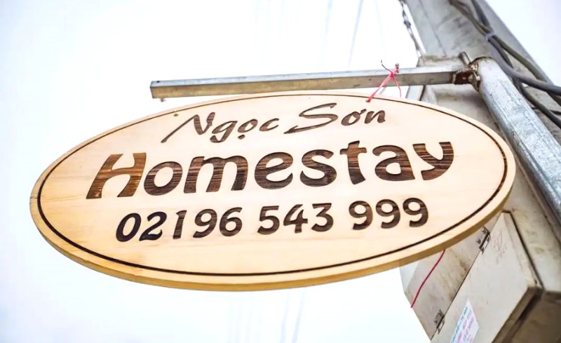 Bảng hiệu xinh xắn Ngọc Sơn homestay