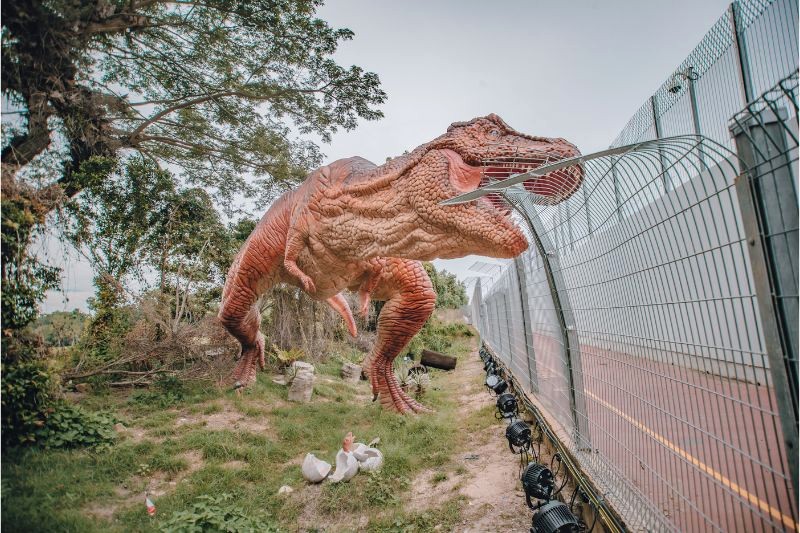 Khủng long siêu thực tại Changi Jurassic Mile!