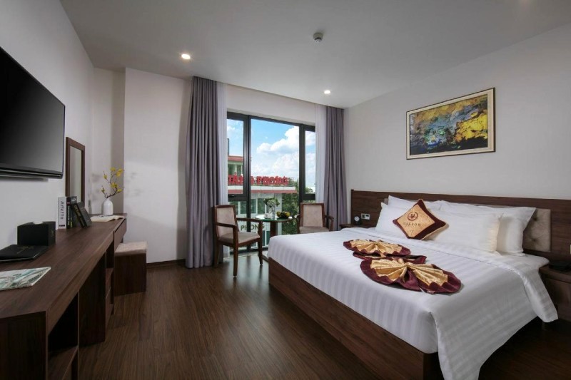 Phòng nghỉ Halios Hotel Halong: Thiết kế hiện đại, sang trọng, mang đến trải nghiệm tuyệt vời.