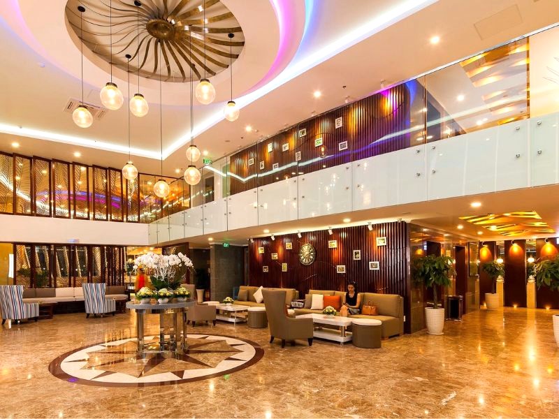 Sảnh Ninh Kiều Riverside Hotel lộng lẫy, đẹp mê hồn.