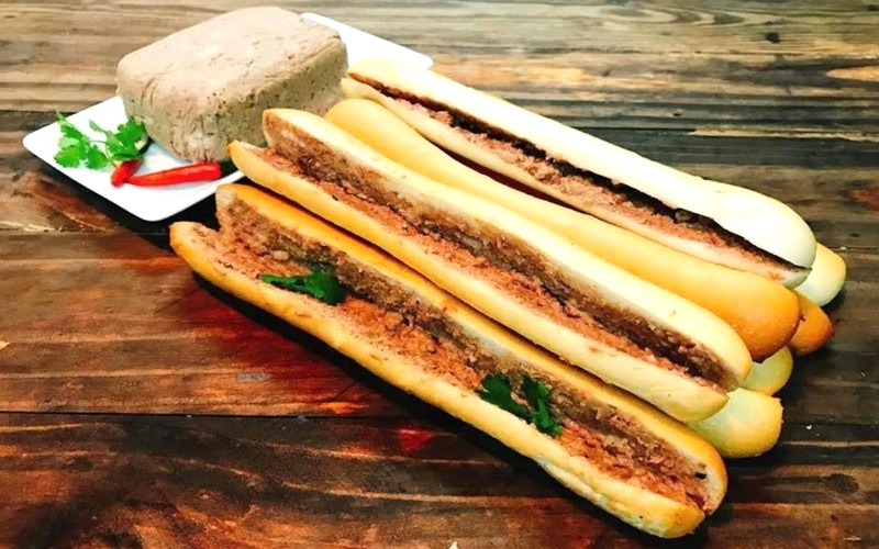 Bánh mì cay Hải Phòng: Rẻ mà ngon!