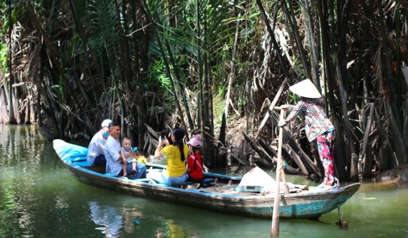 Khám phá Bến Tre trọn vẹn với tour du lịch kết hợp chèo xuồng và nhiều hoạt động thú vị khác.