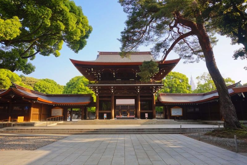 Meiji Jingu: Đền thờ Thiên hoàng Meiji và Hoàng hậu Shoken.