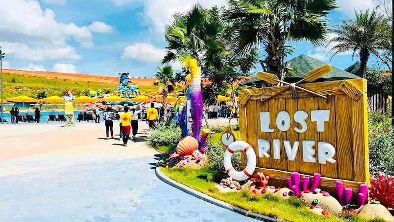 Florida Water Park mang phong cách biển khơi và rừng rậm nhiệt đới, tạo cảm giác thân thuộc cho mọi du khách.