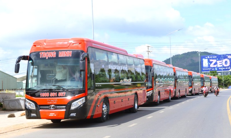 Nhiều nhà xe khai thác tuyến đến Đà Nẵng, cho du khách nhiều lựa chọn.