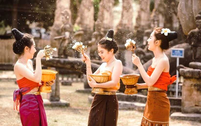 Lễ Songkran 2024: Ba tuần lễ hội rực rỡ!