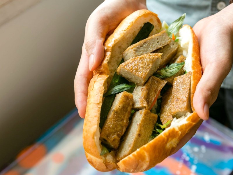 Bánh mì chả cá: Bữa sáng ngon miệng!