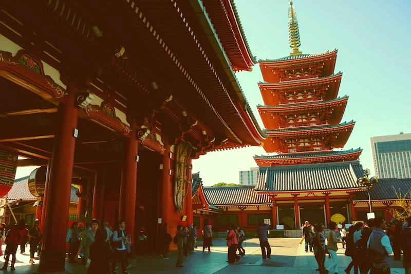 Lễ hội Nishi Asakusa Hachiman diễn ra hàng năm vào tháng 9, thu hút đông đảo du khách và người dân địa phương.