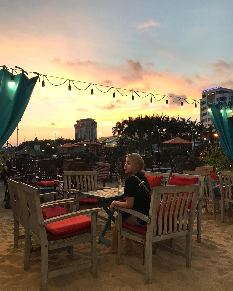 Hoàng hôn tại Surf Bar Quy Nhơn: view đẹp, check-in lý tưởng.