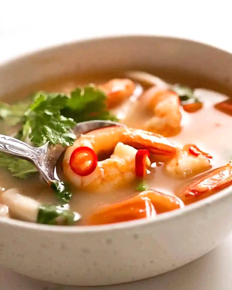 Nước dùng là bí quyết cho món Tomyum ngon chuẩn vị.