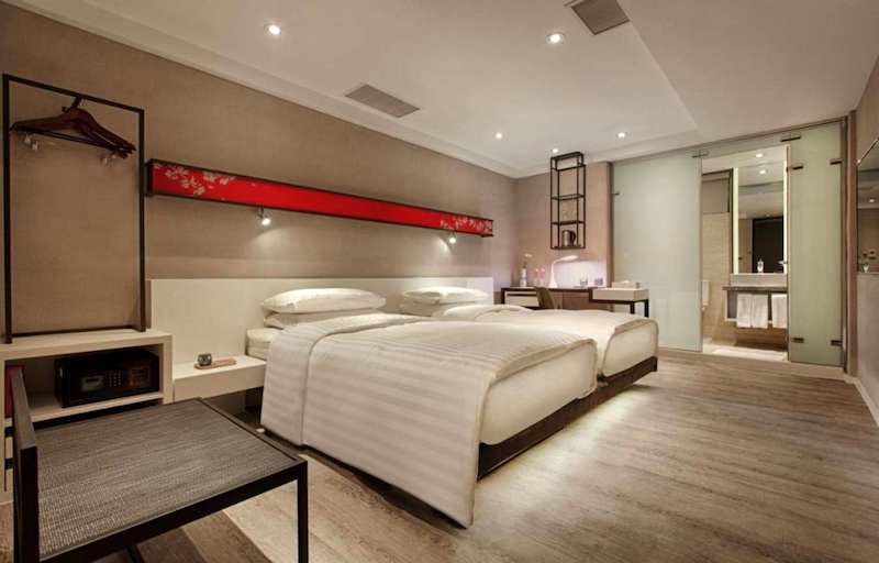 City Place Hotel: Bồn tắm nước nóng và tiện nghi sang trọng cho kỳ nghỉ đáng nhớ.