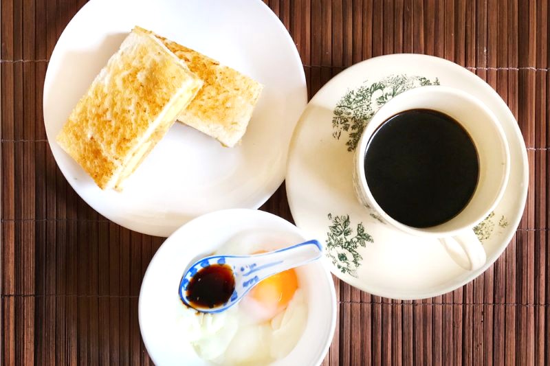 Kaya Toast trứng lòng đào, món sáng dân dã.