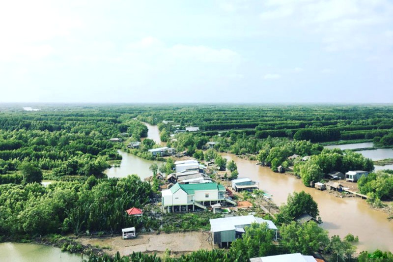 Mạng lưới sông rạch dẫn bạn từ Cồn Ông Trang đến bãi bồi phía Tây.