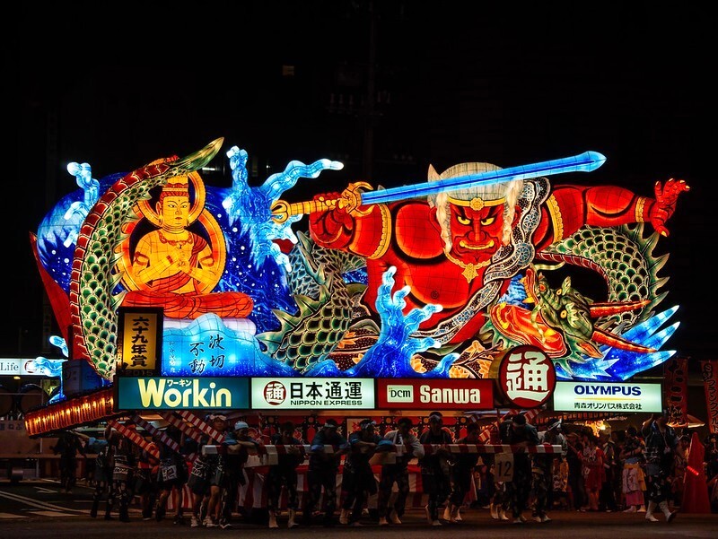 Lễ hội Aomori Nebuta rực rỡ diễn ra vào tháng Tám tại Nhật Bản.