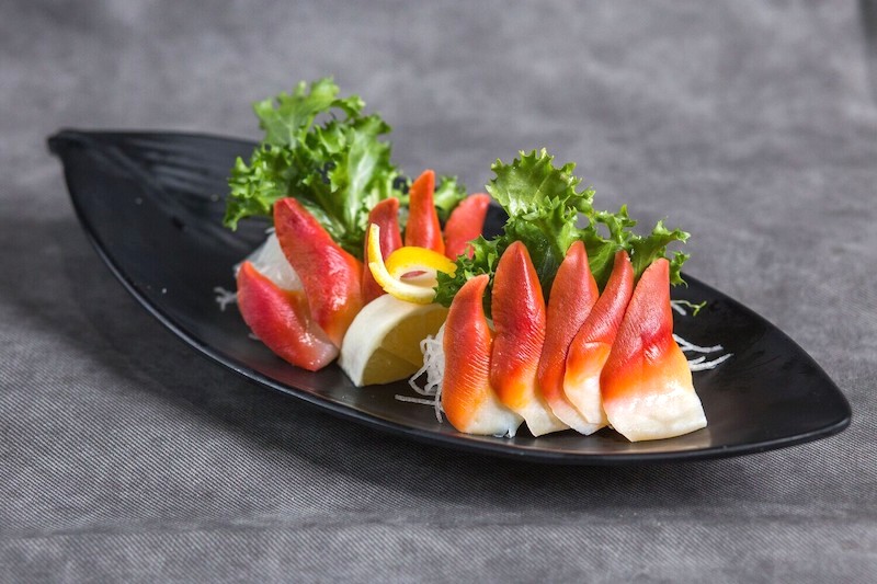 Sashimi sò đỏ ngon cần sò tươi, bảo quản đúng nhiệt độ.