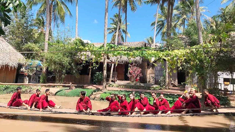 Làng Bè Bến Tre: Trò chơi sông nước hấp dẫn.