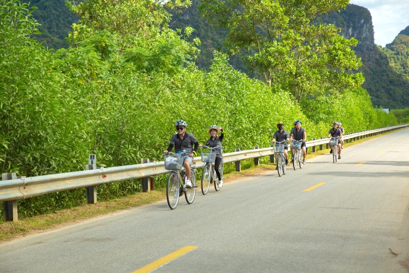 Hòa mình vào thiên nhiên trong lành với trải nghiệm làm vườn hoặc đạp xe tại Chày Lập Farmstay.