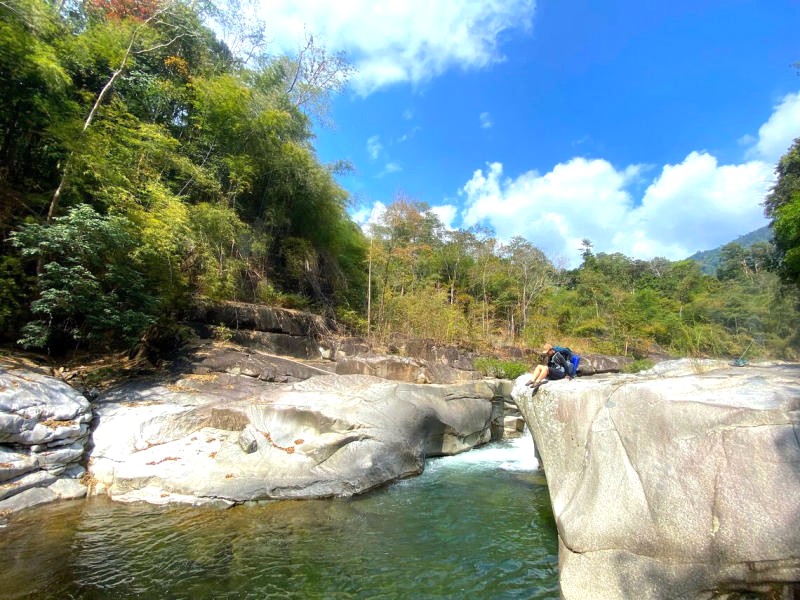 Hồ Tiên thơ mộng chờ đón bạn sau hành trình trekking đầy thử thách.