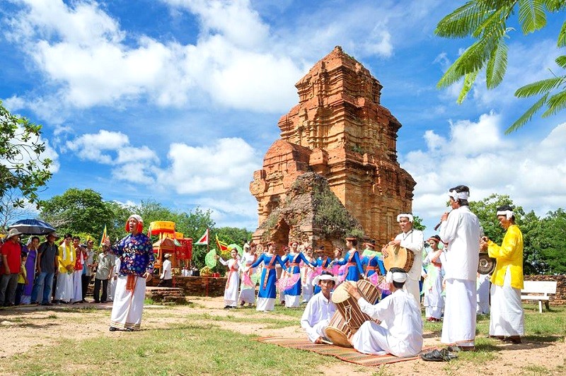 Lễ hội Katê thu hút đông đảo du khách.