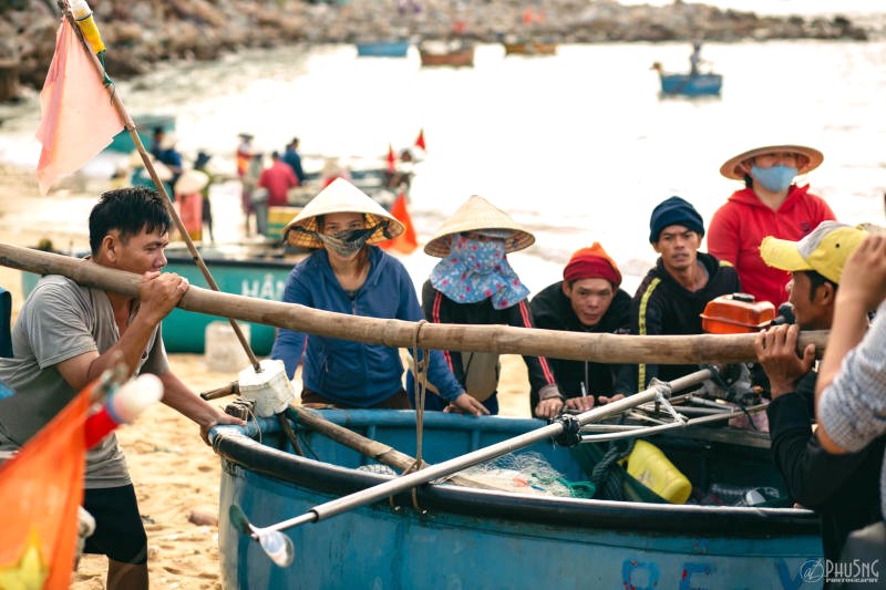 Chung tay mưu sinh mỗi ngày.