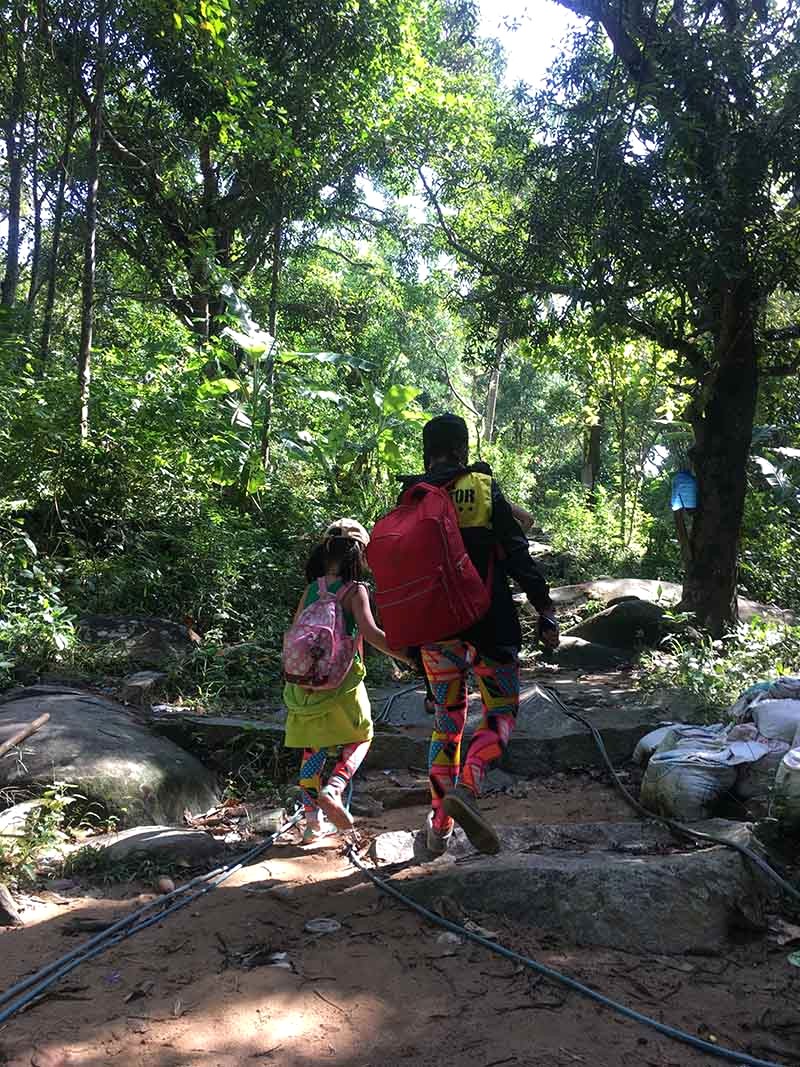 Trekking Ma Thiên Lãnh: Quần áo thoải mái, dễ vận động là lựa chọn tối ưu! (Ảnh: Đảo Hòn Sơn)