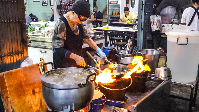 Bà Jay Fai, đầu bếp sao Michelin.