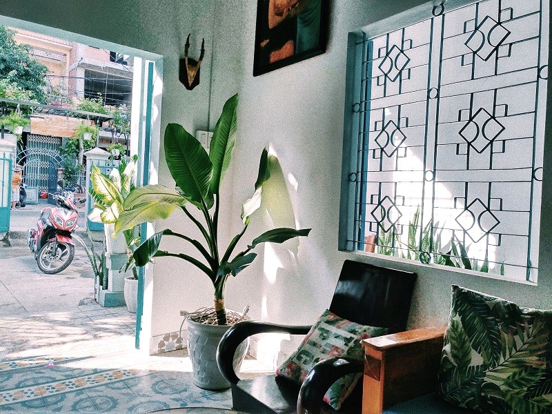 Daviden Homestay: Hoài cổ trong từng chi tiết, từ gạch sàn đến nội thất.