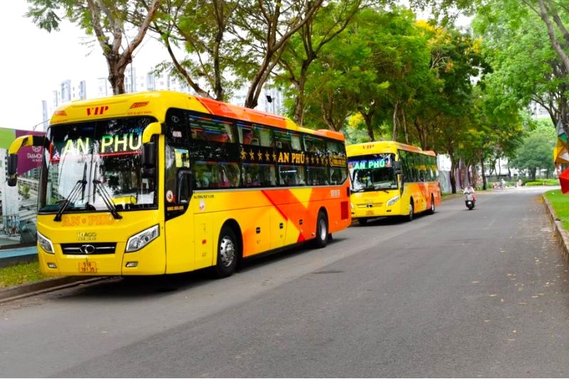 An Phú Buslines vận hành tuyến Quy Nhơn - Sài Gòn chủ yếu bằng xe limousine 34 giường nằm, mang đến không gian rộng rãi và tiện nghi hiện đại.