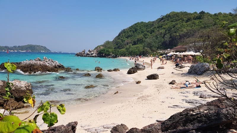 Ta Yai là một bãi biển nhỏ ở Koh Larn.