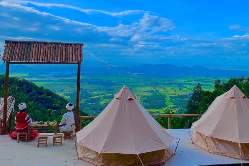 Thiên Cẩm Sơn:  Panorama hùng vĩ, An Giang thu trọn tầm mắt.