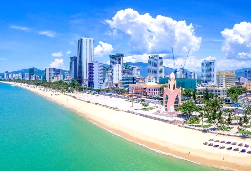 Nha Trang: 10+ bãi biển đẹp dọc Trần Phú.