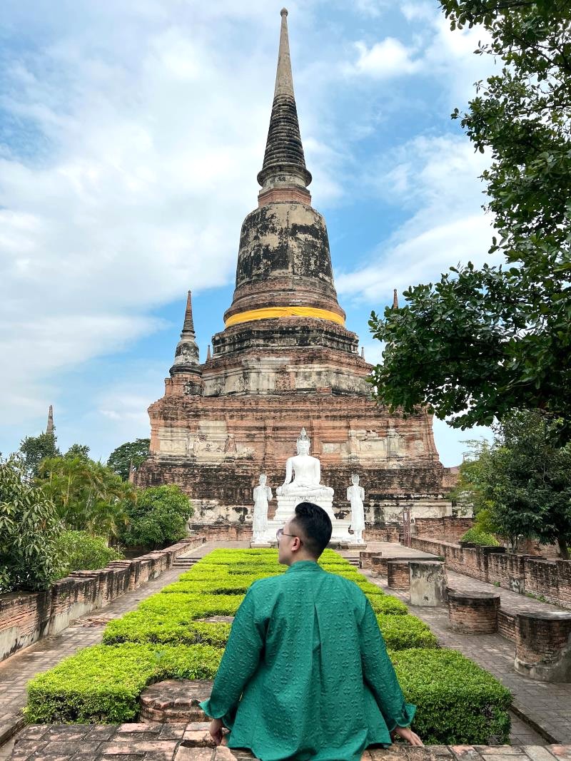 Chùa Wat Yai Chai Mongkol sừng sững giữa Ayutthaya gần 100 năm.