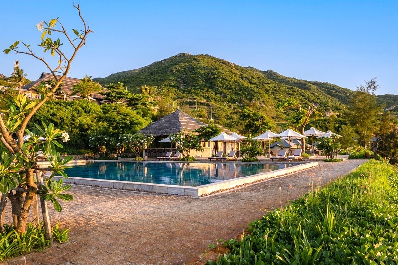 Crown Retreat Quy Nhơn: Bãi biển riêng, bể bơi vô cực 27m.