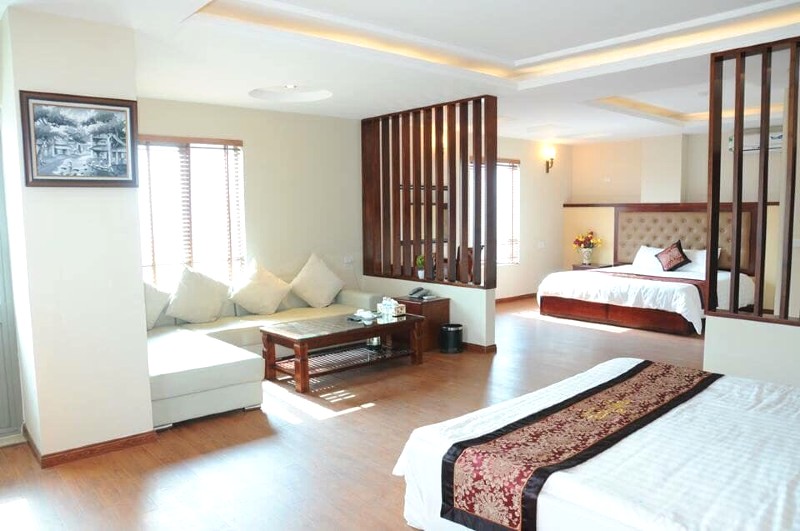 Hạ Long Kenny Hotel: Không gian lãng mạn, giá cả phải chăng, lý tưởng cho tuần trăng mật.