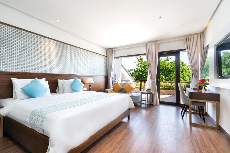 Hoang Ngoc Resort & Spa: Biển đẹp, phòng đa dạng, tiện nghi đầy đủ.