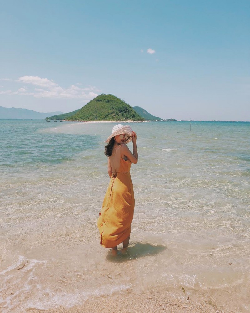 Bãi biển xinh đẹp, thả dáng thôi nào! 🏖️  #thwheroine