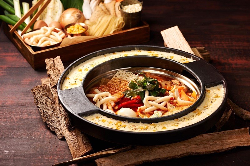 Tokbokki chuẩn vị Hàn Quốc