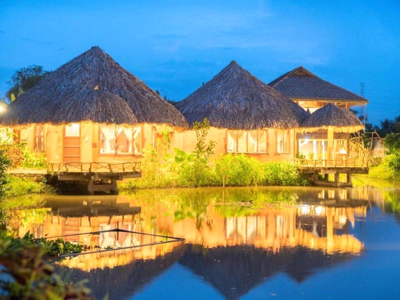 Mekong Silt Ecolodge lung linh về đêm.