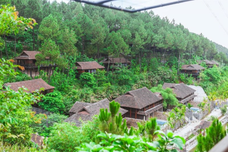 Khám phá văn hóa truyền thống Việt Nam tại Sankofa Village Hill, với ngôi nhà Rường cổ hơn 200 năm tuổi.