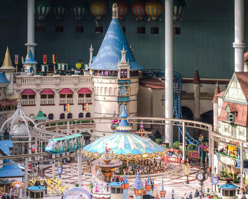 Lotte World: Thiên đường giải trí hàng đầu Hàn Quốc.