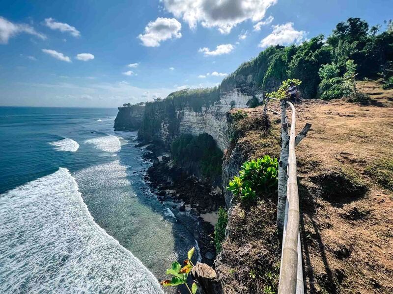 Đồi Batu Jaran, vách đá khổng lồ gần đền Uluwatu.