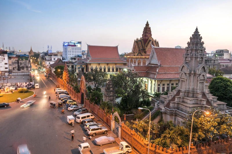 Phnom Penh sôi động thu hút giới trẻ khắp nơi.