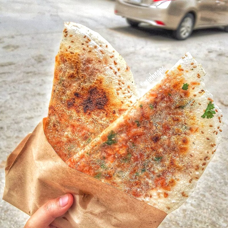 Bánh tráng nướng full topping, ngon hết sảy! 🤤 Ảnh: @minhngoc